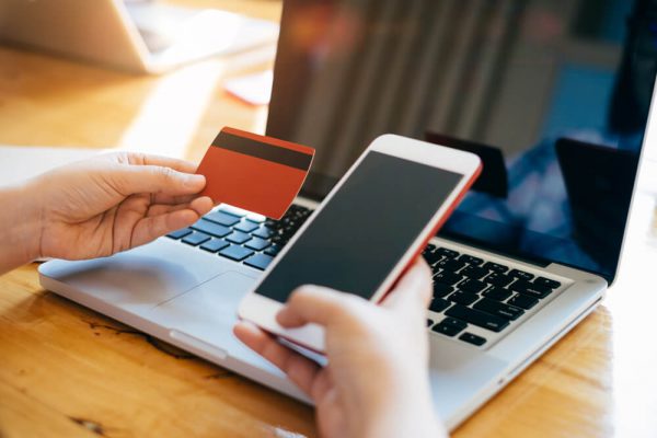 Jak Polacy płacą za swoje zakupy? Raport “Płatności cyfrowe 2018”