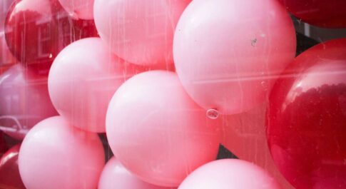 różowe balony viral marketing