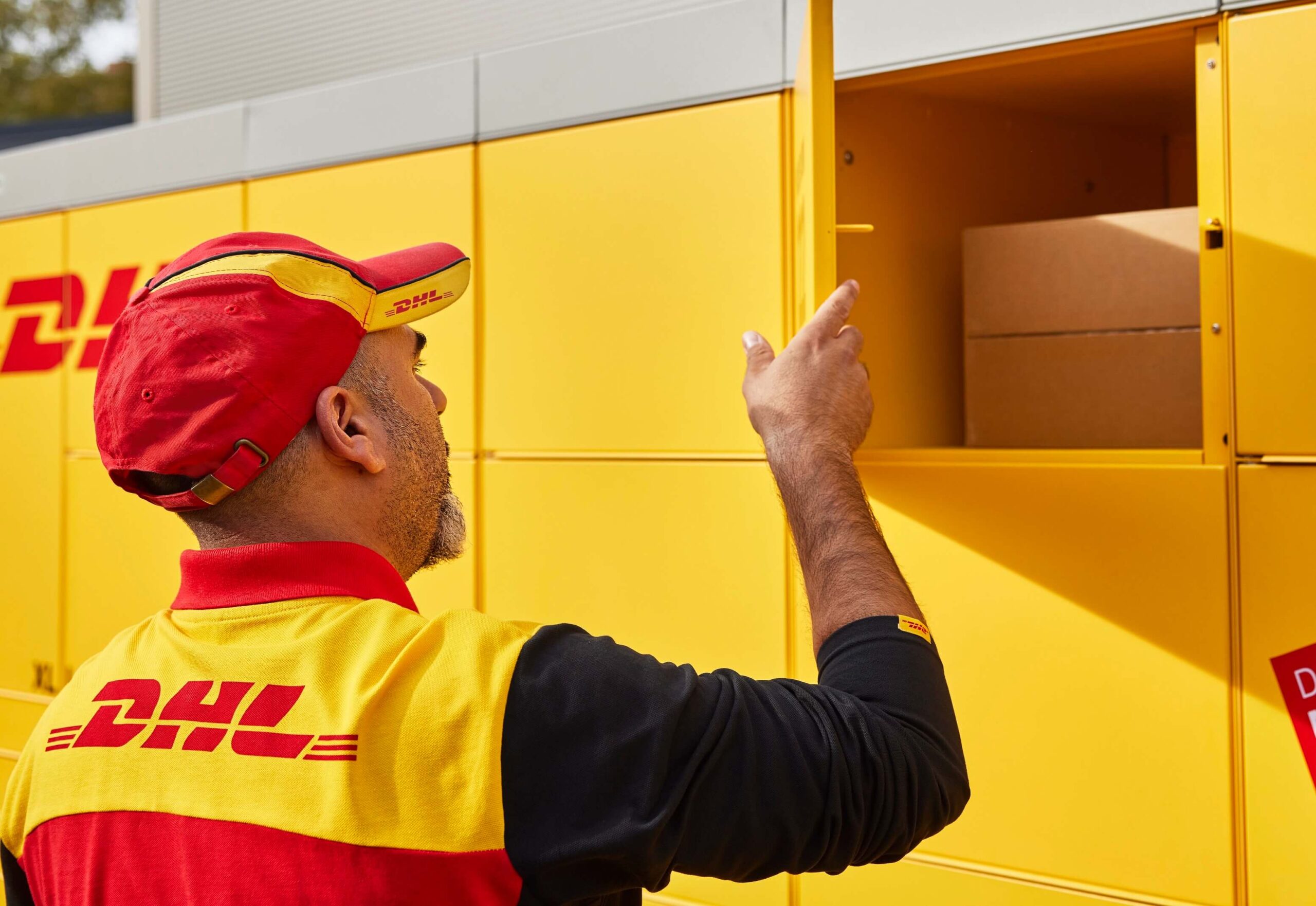 DHL wprowadza sieć własnych automatów paczkowych POP Box